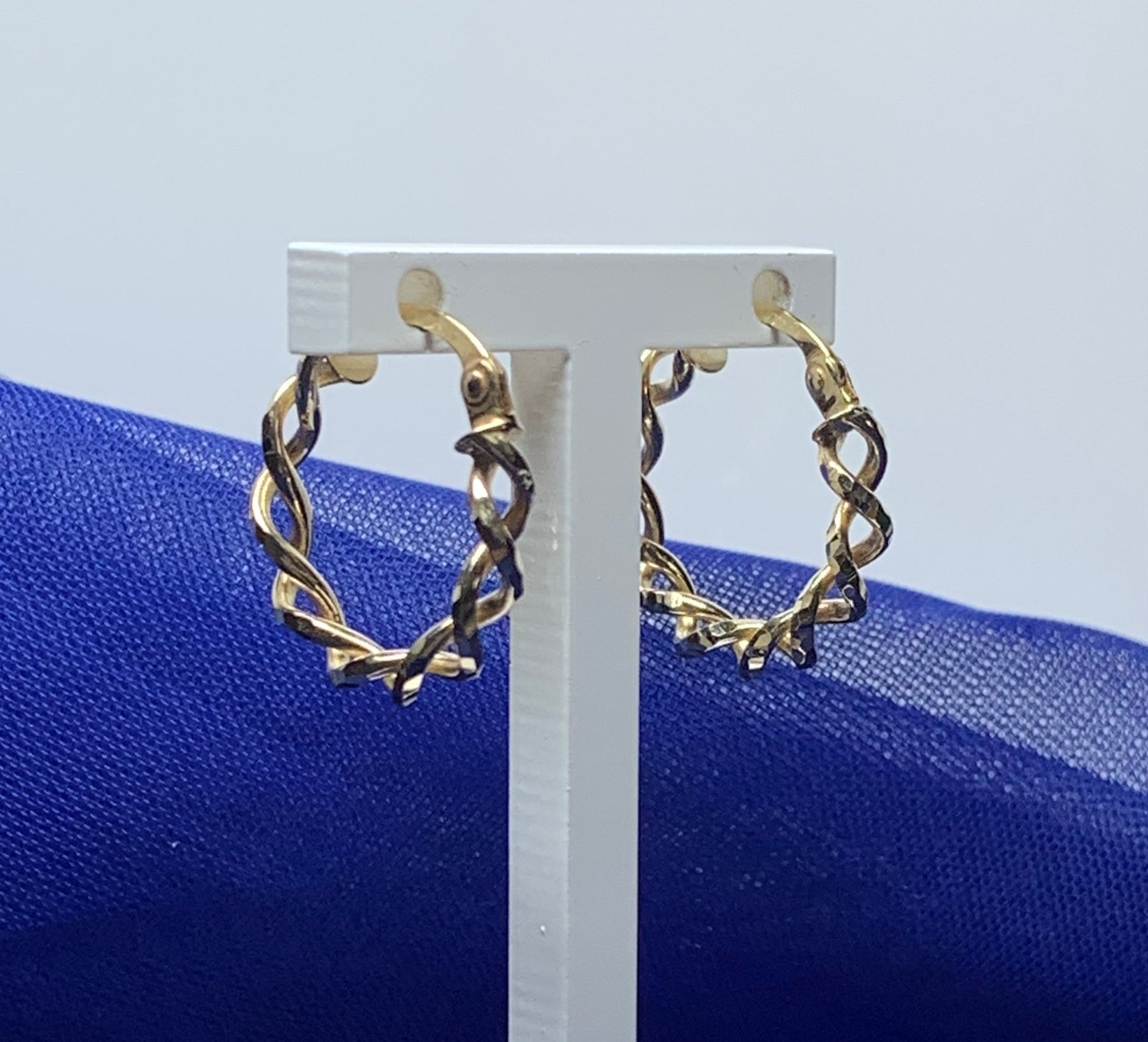 Hoop round yellow gold pierced earrings 17mm