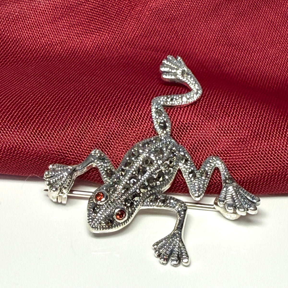 Sterling silver marcasite frog shaped brooch
