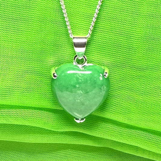 A really gorgeous real green jade necklace heart shaped sterling silver, exquisite designed pendant with chain