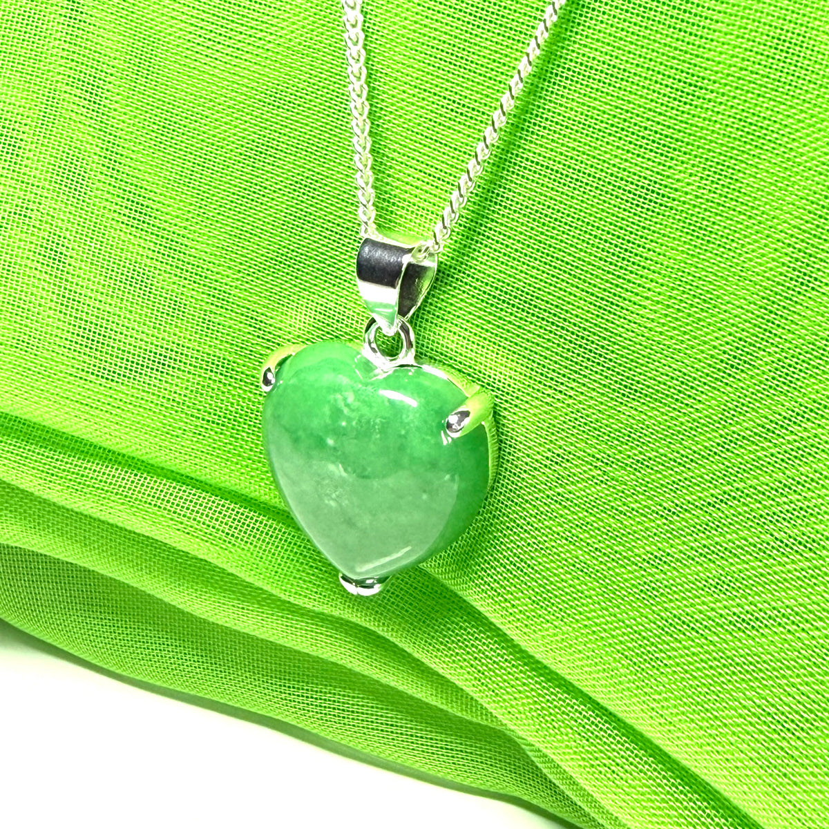 A really gorgeous real green jade necklace heart shaped sterling silver, exquisite designed pendant with chain