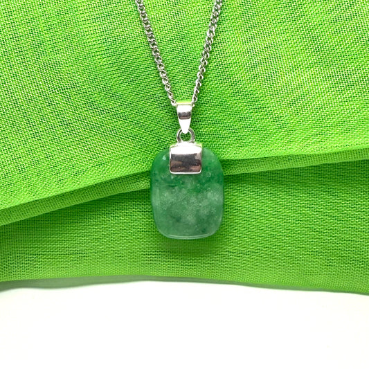 A real green jade necklace cushion shape stone sterling silver losange shaped pendant, simply beautiful