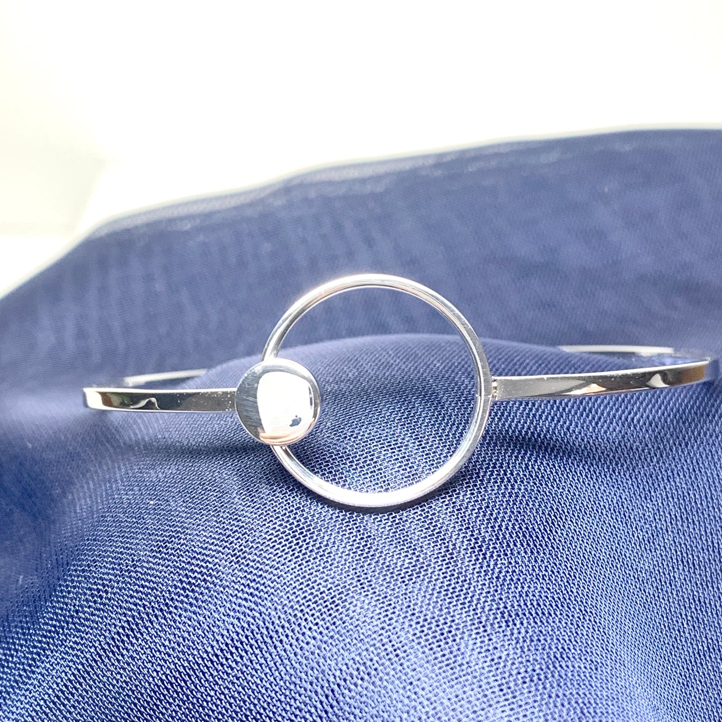 Ladies Sterling Silver Circle Hooked Bangle