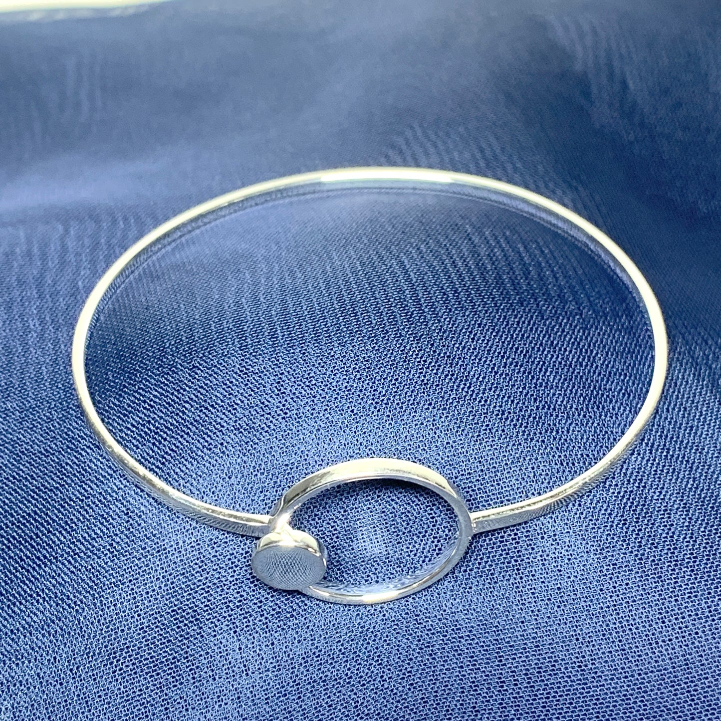 Ladies Sterling Silver Circle Hooked Bangle
