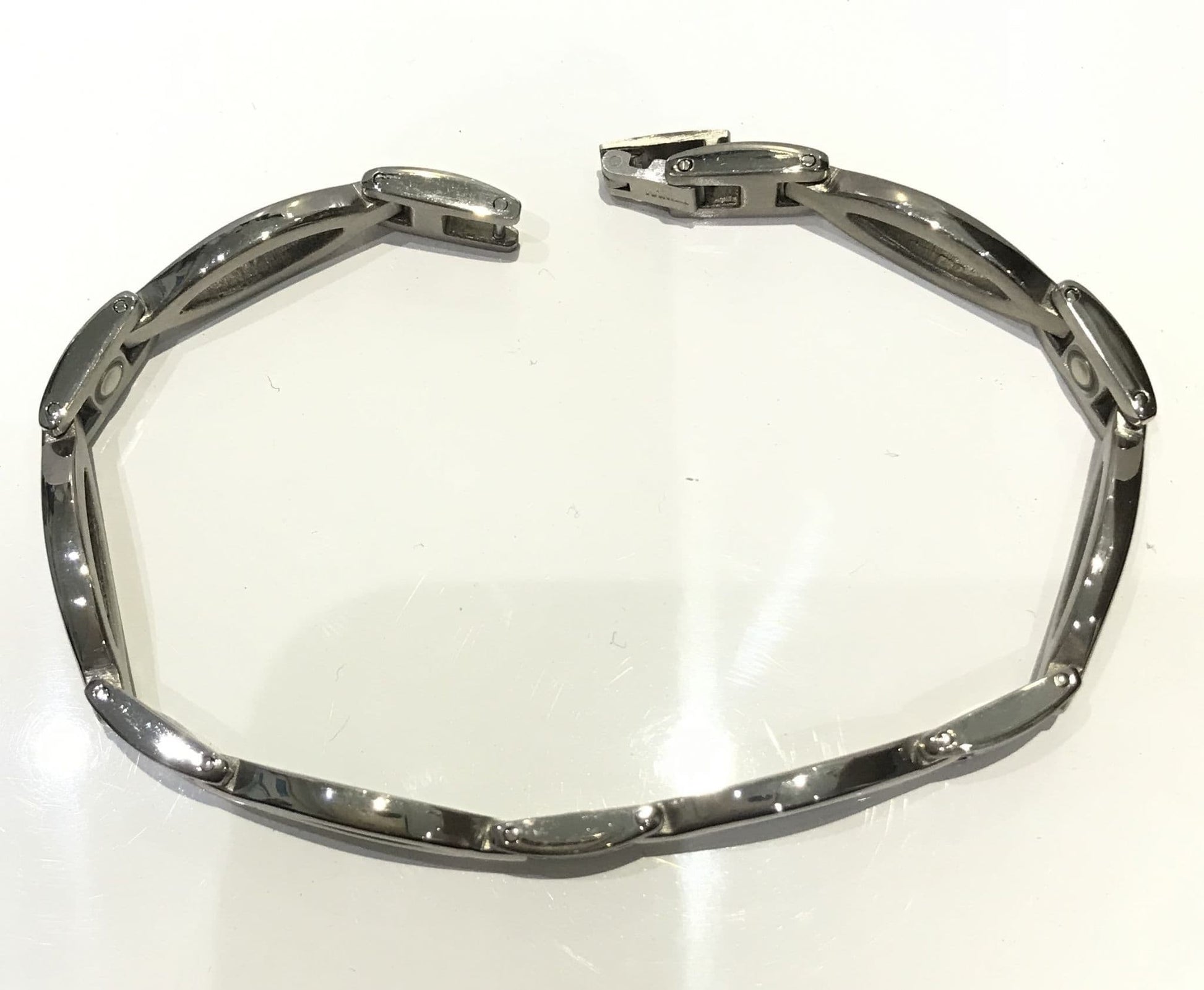Ladies Titanium Fancy Loop Link Hidden Magnet Bracelet