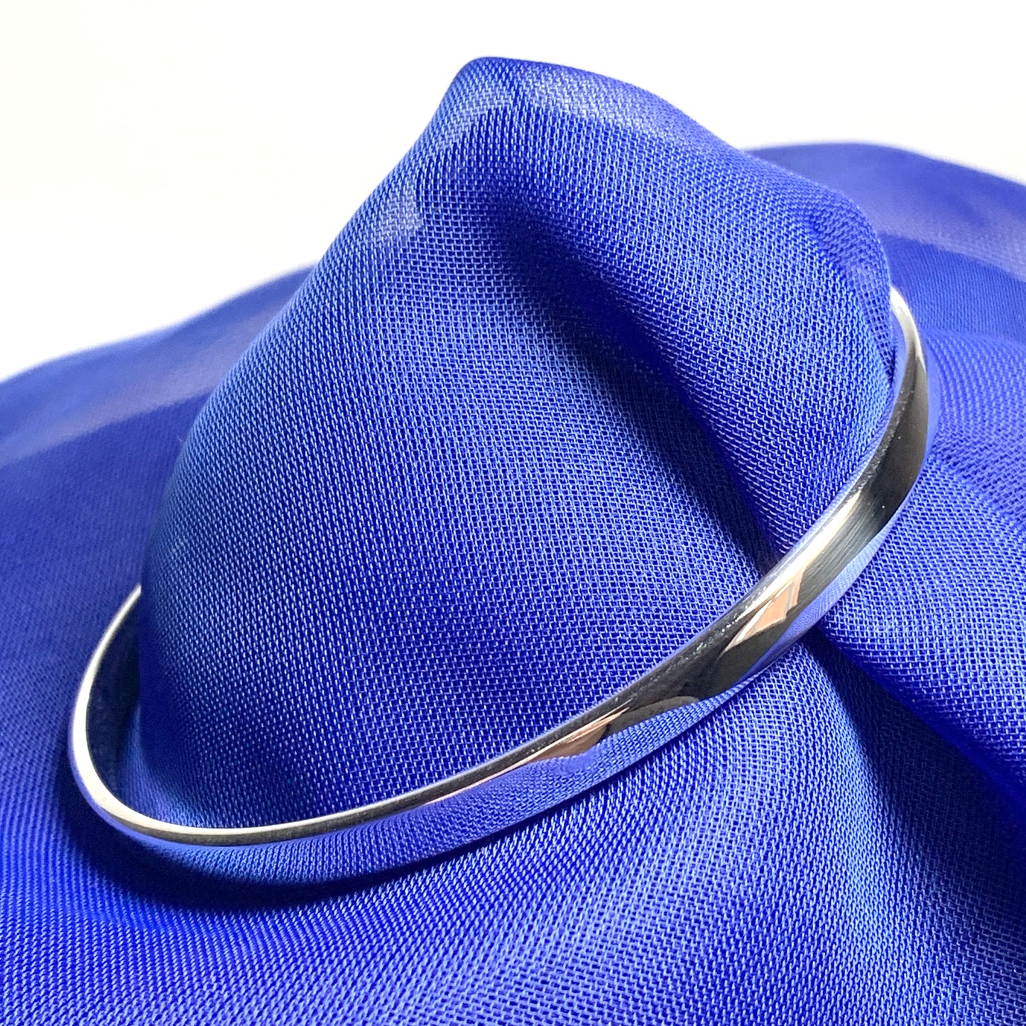 Ladies sterling silver solid oval plain polished bangle