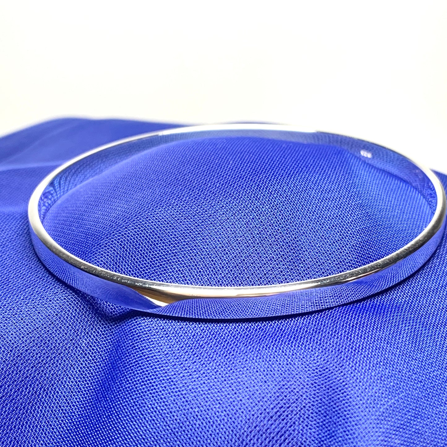 Ladies sterling silver solid oval plain polished bangle