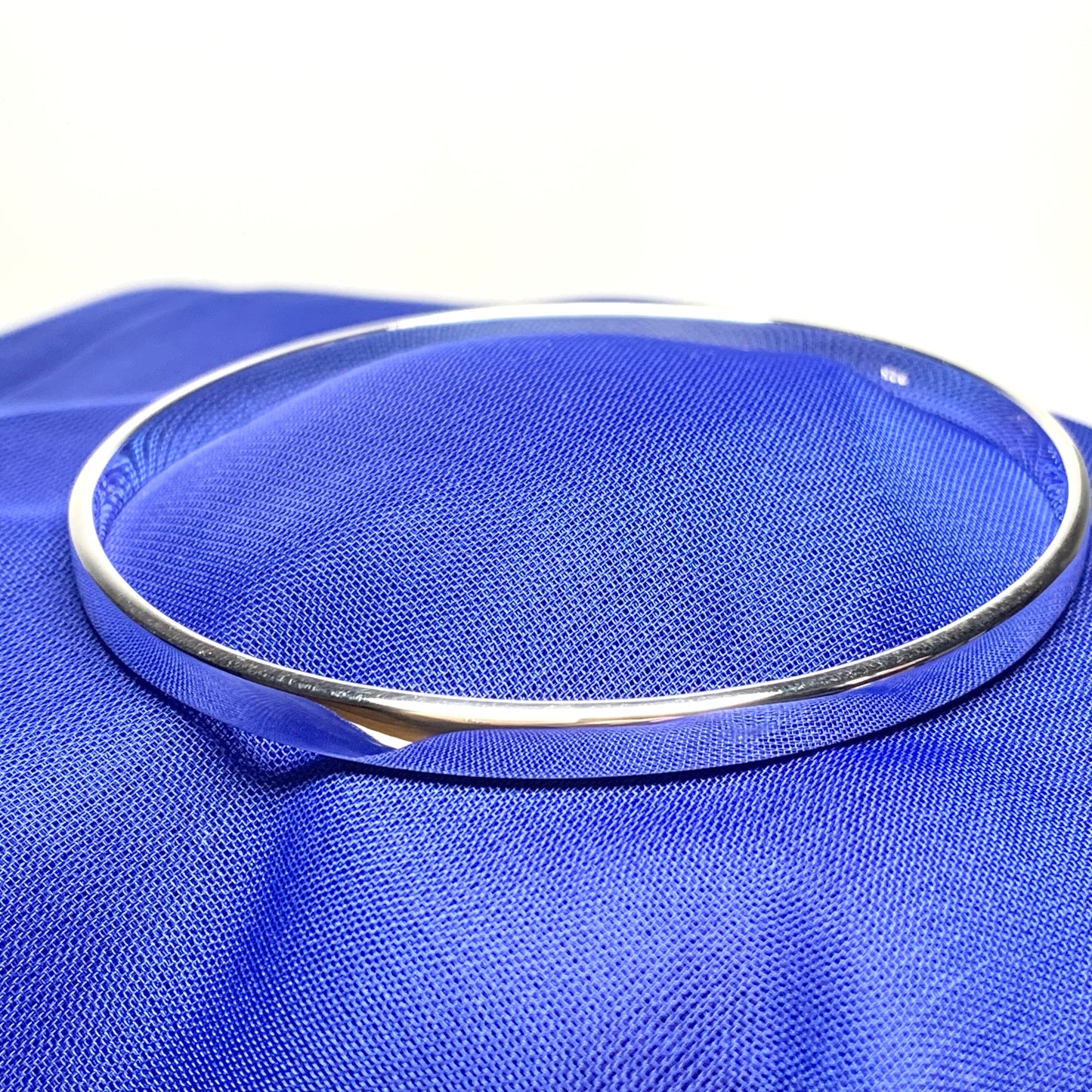 Ladies sterling silver solid oval plain polished bangle