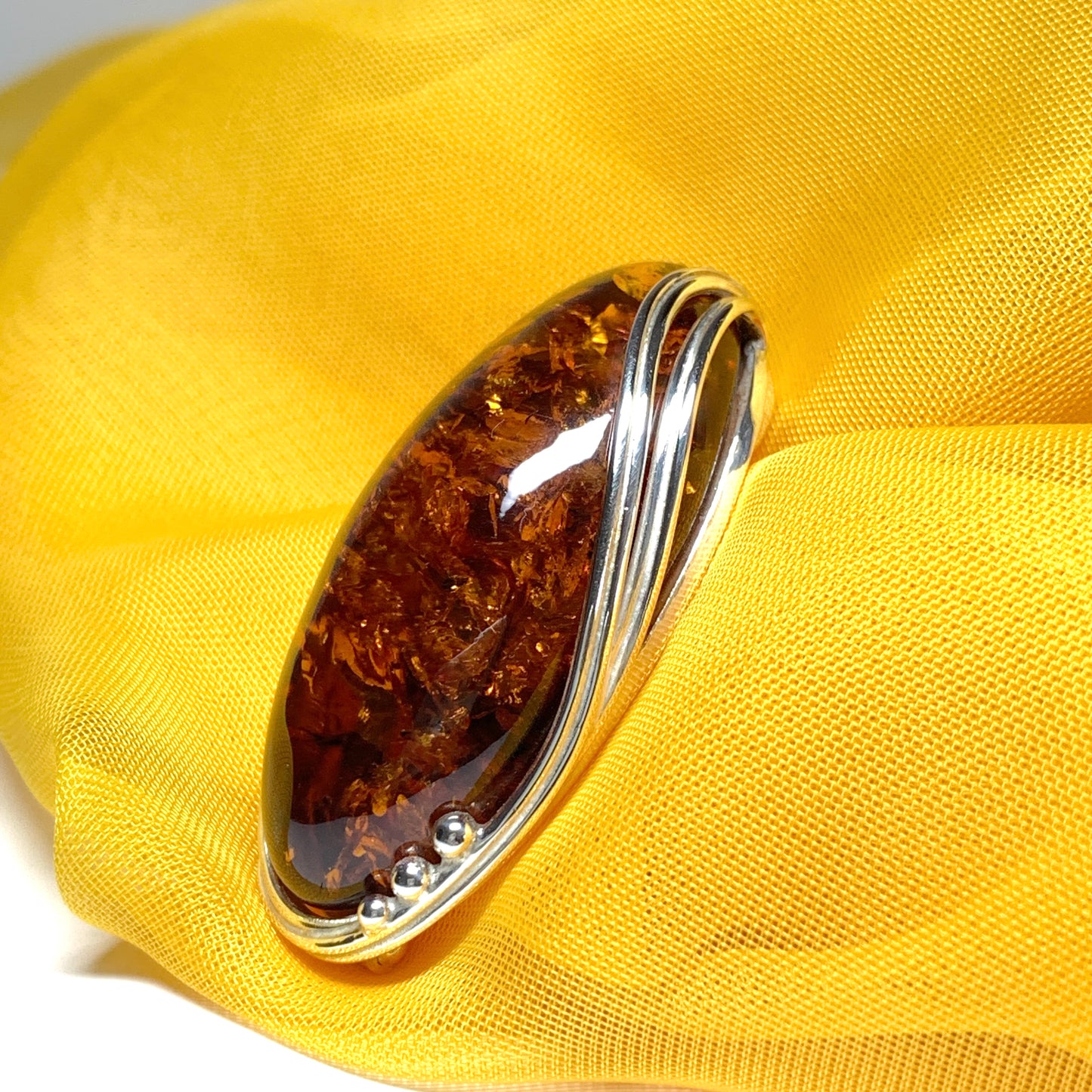 Large oval amber necklace and brooch