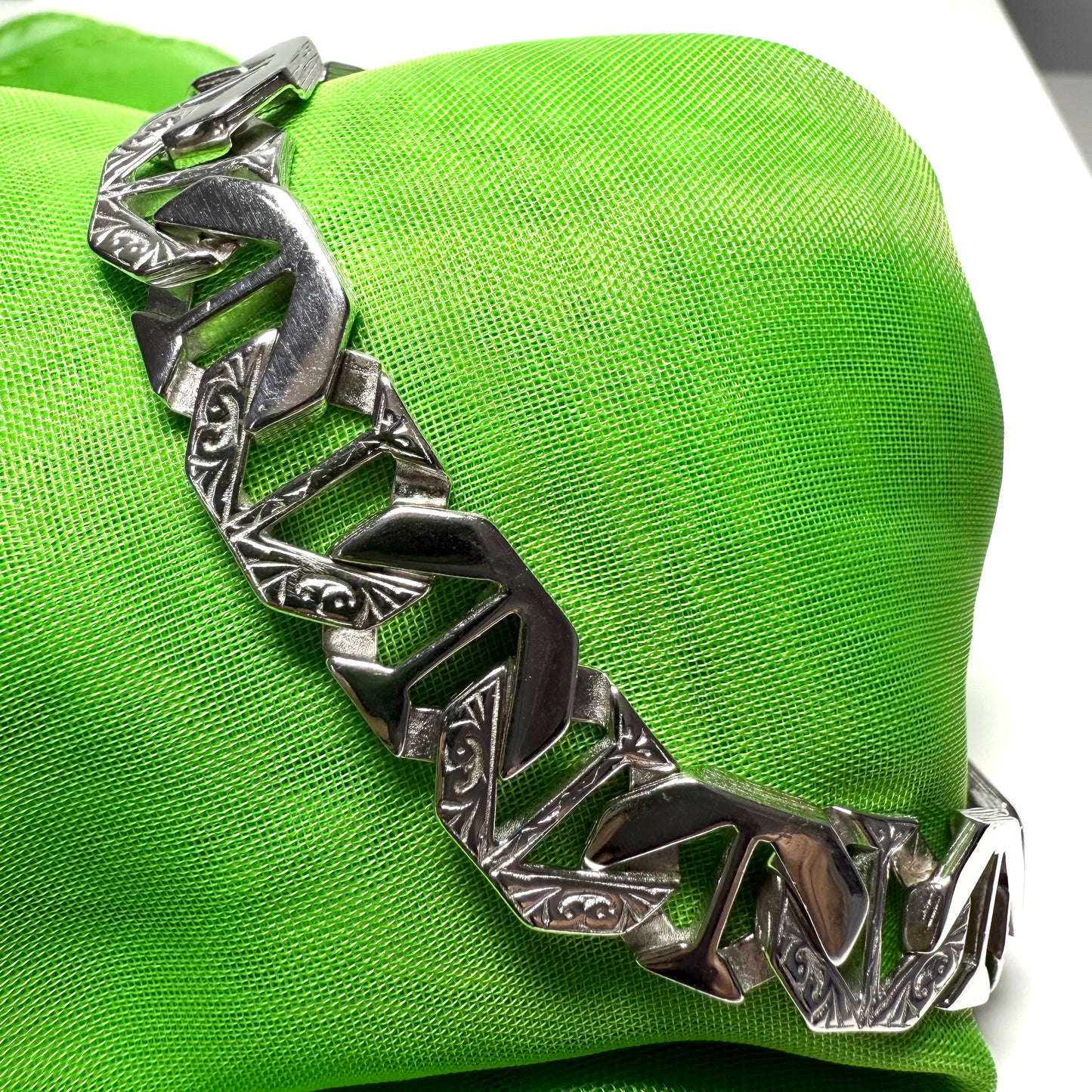 Men's solid sterling silver solid part patterned bark effect half polished curb bracelet