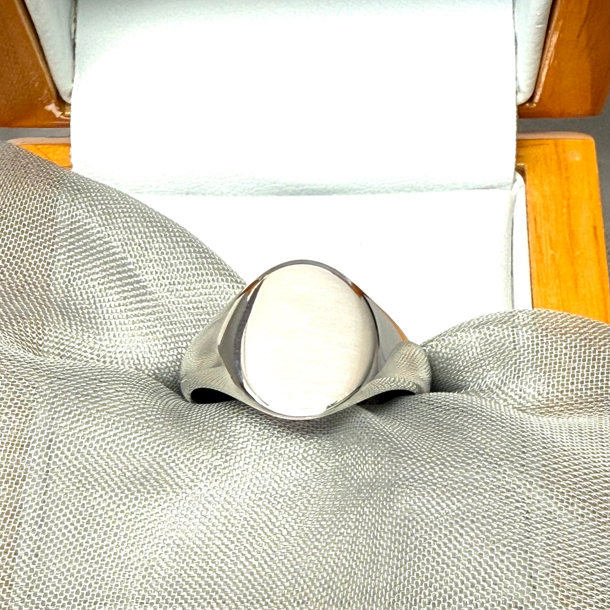 Men’s sterling silver oval signet ring