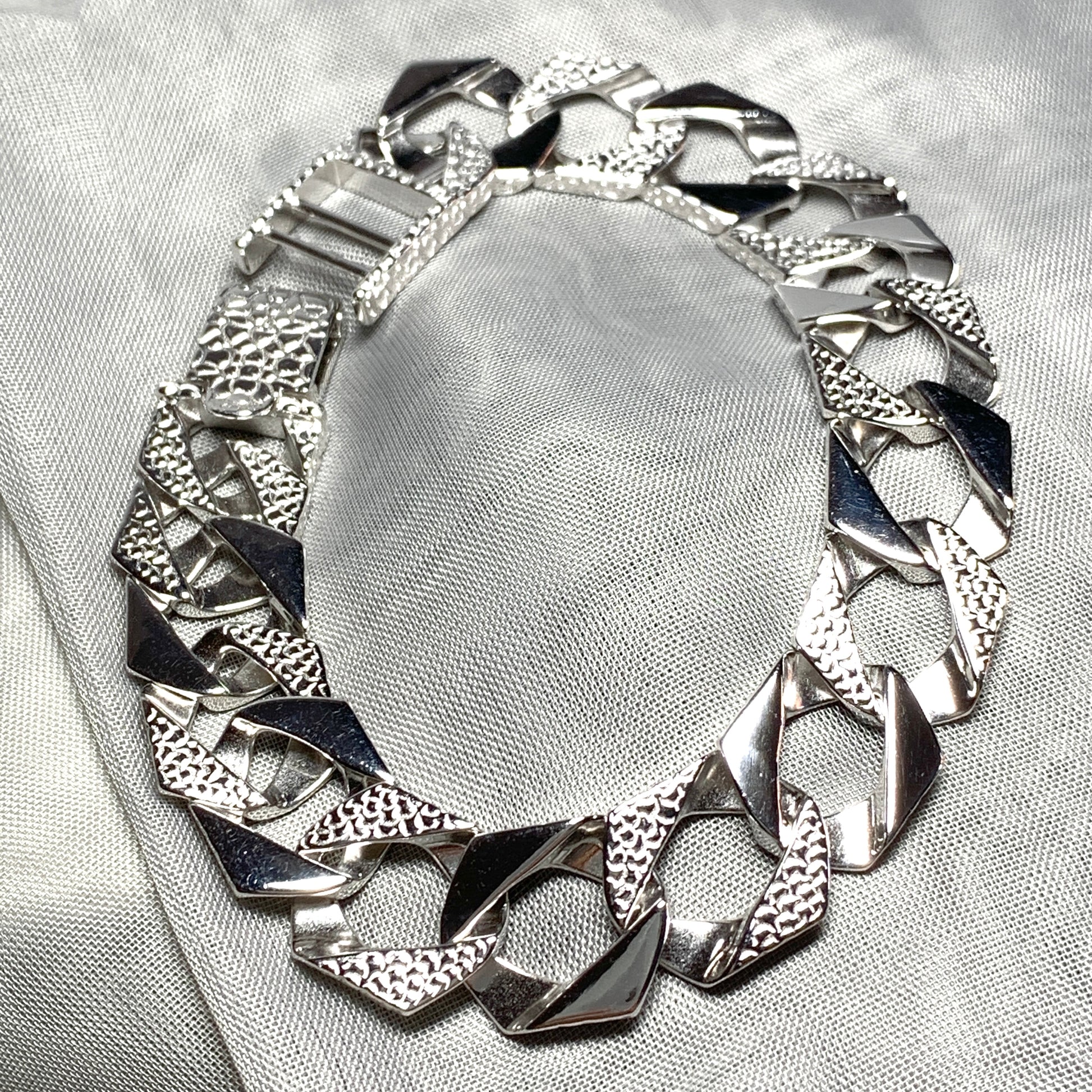 Men's solid 41g sterling silver extra heavyweight 9 inch half patterned bark effect curb bracelet