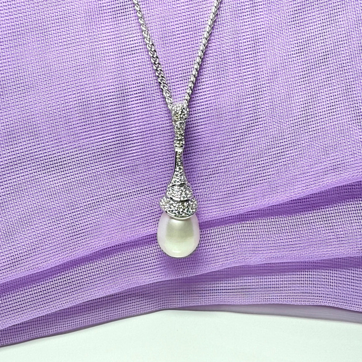 Necklace real freshwater cultured pearl and cubic zirconia dropped pendant with chain