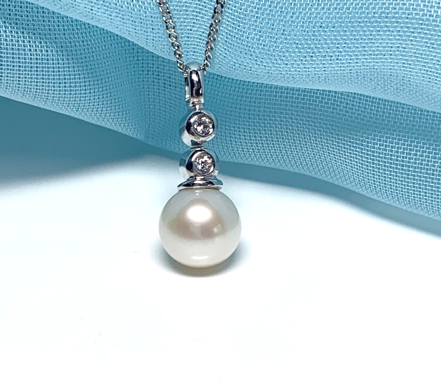 Pearl necklace freshwater cultured cubic zirconia white gold pendant