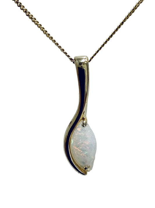 You can view a video of this stunning opalnecklace here