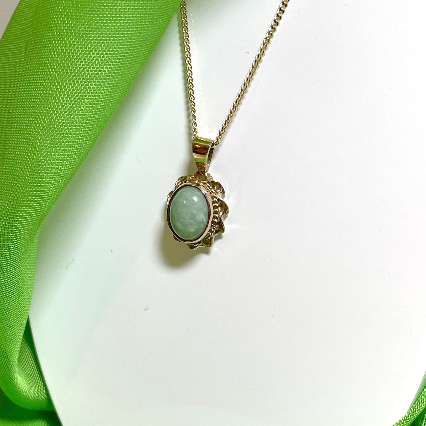 Oval Green Jade Yellow Gold Necklace