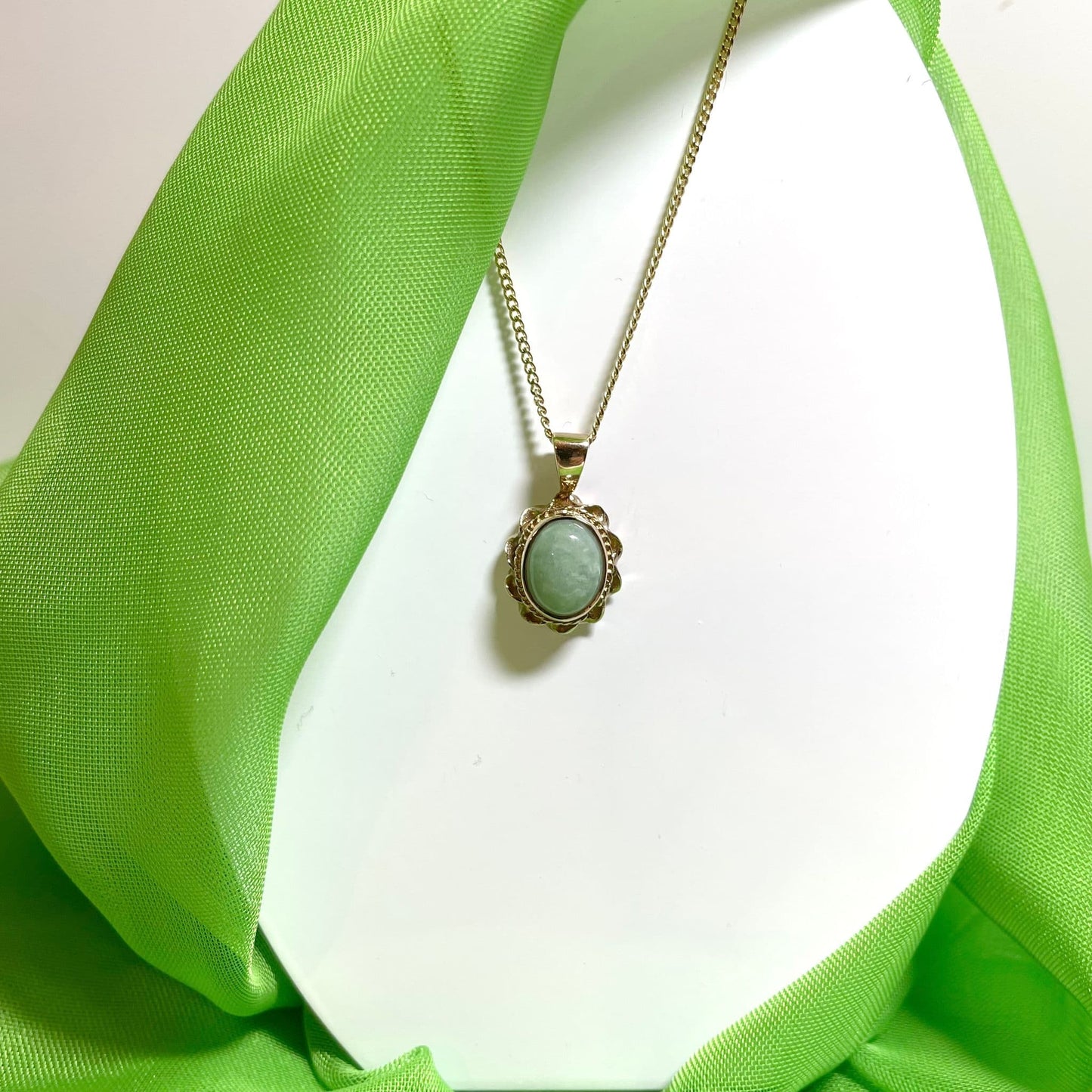 Oval Green Jade Yellow Gold Necklace