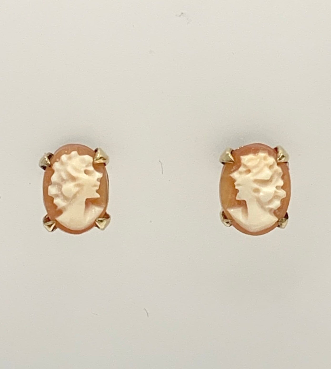 Oval Yellow Gold Cameo Stud Earring