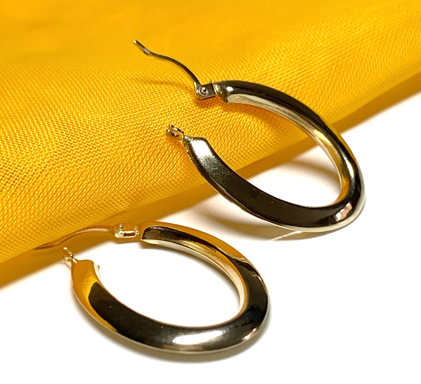 Oval hoop earrings yellow gold polished plain