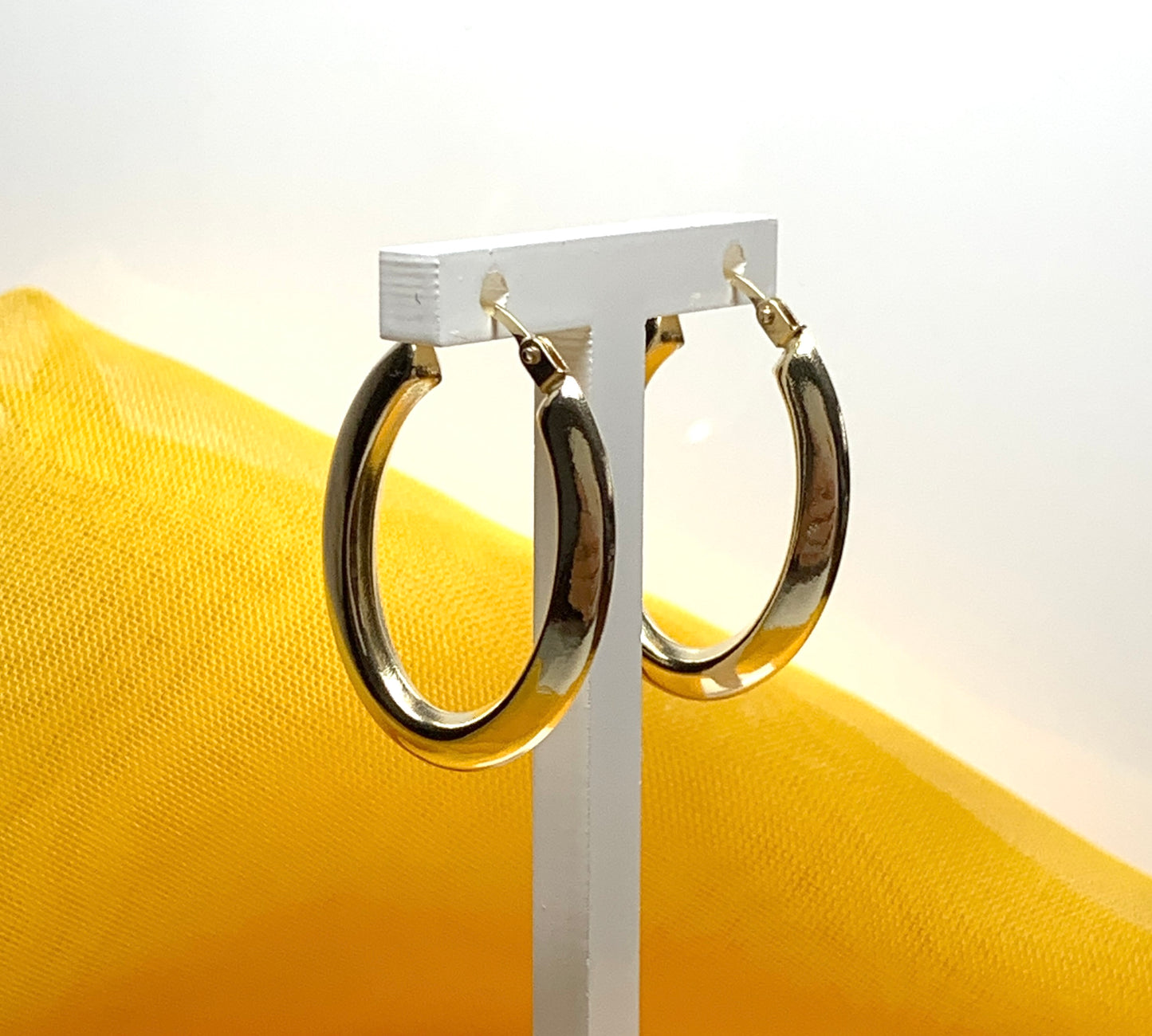 Oval hoop earrings yellow gold polished plain