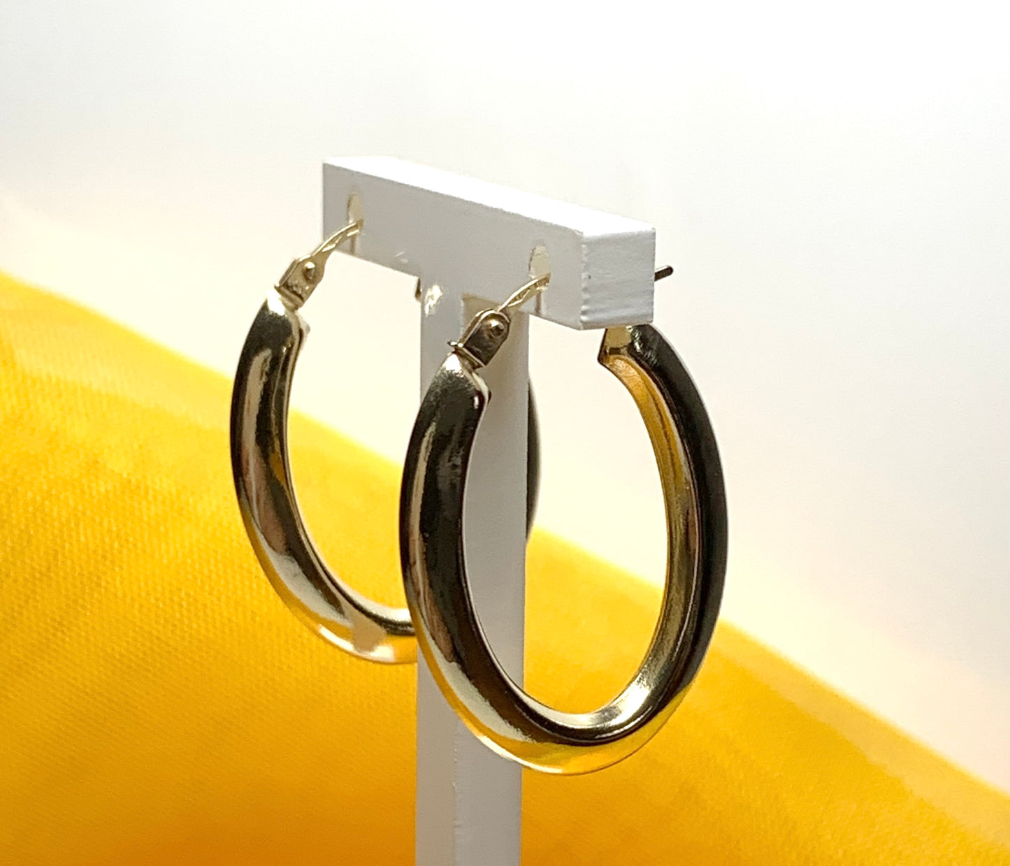 Oval hoop earrings yellow gold polished plain