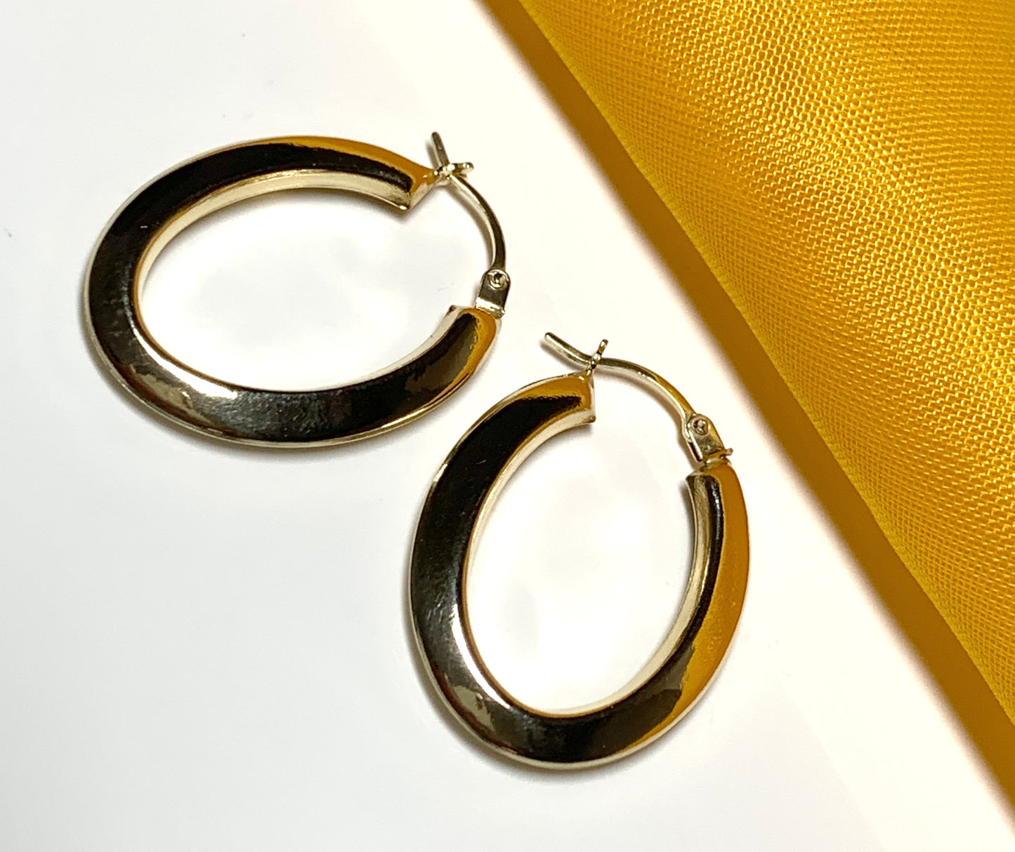 Oval hoop earrings yellow gold polished plain