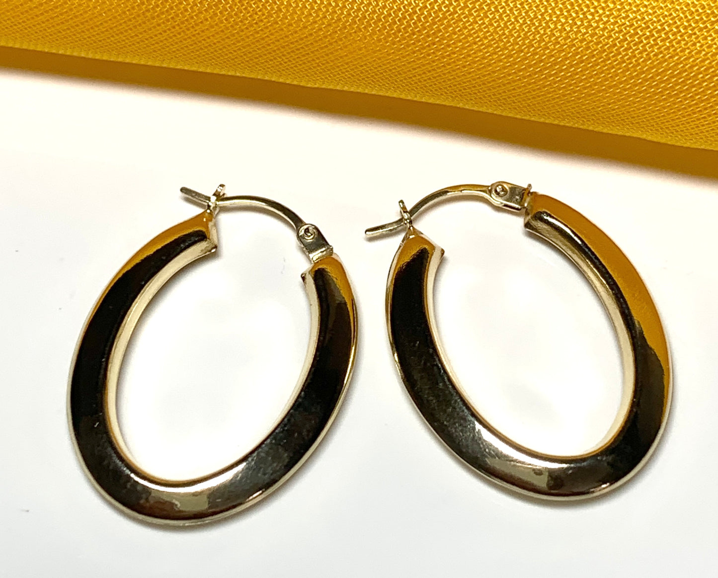 Oval hoop earrings yellow gold polished plain