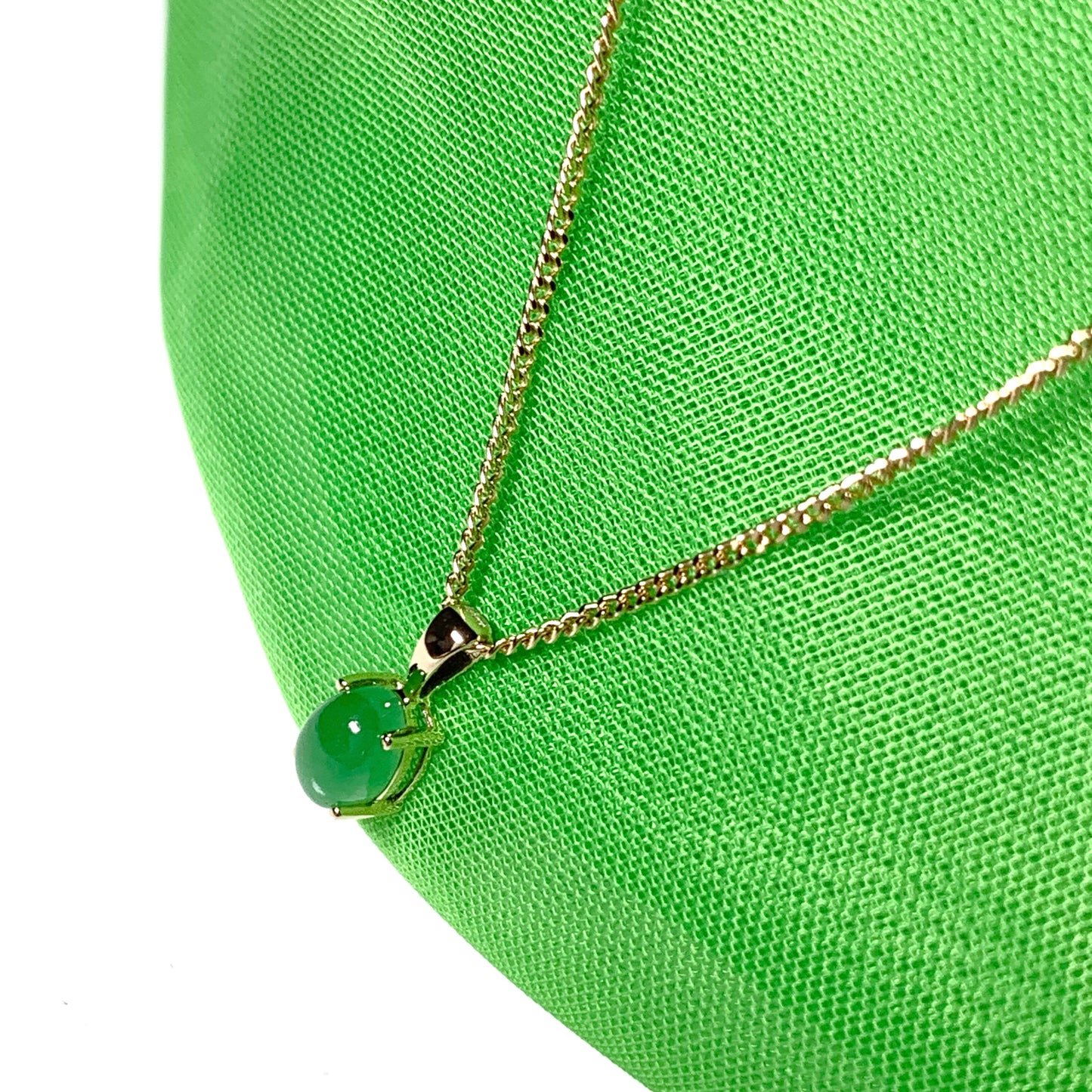 Oval shaped real green jade necklace yellow gold including chain