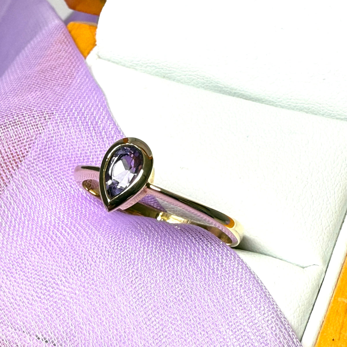 Pear shaped amethyst 9 carat yellow gold ring