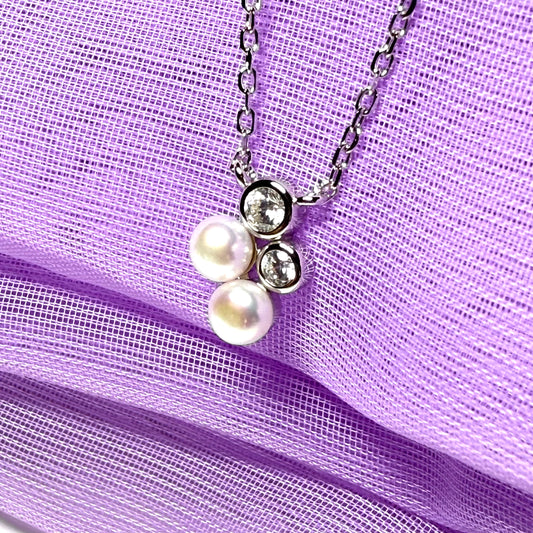 Pearl and cubic zirconia necklace with a chain