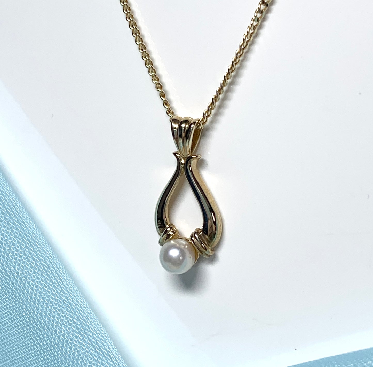 Pearl fancy open necklace yellow gold pedant