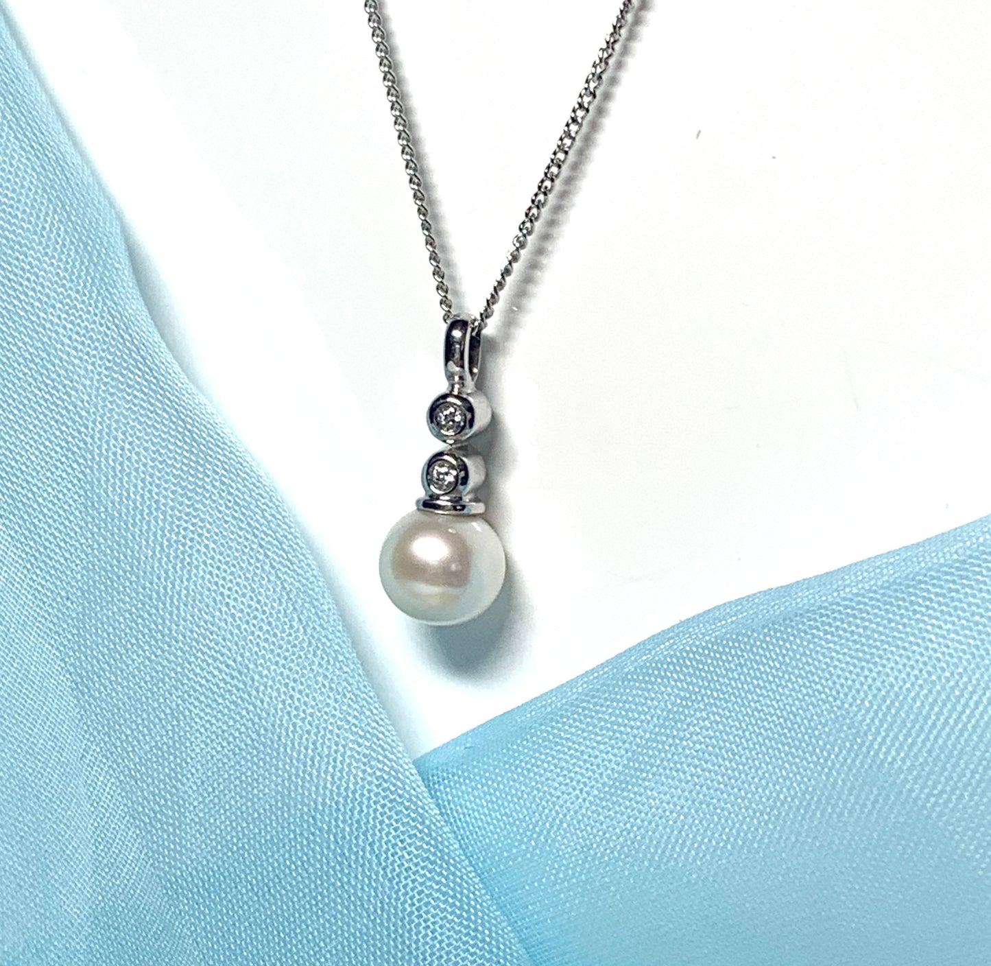 Pearl necklace freshwater cultured cubic zirconia white gold pendant