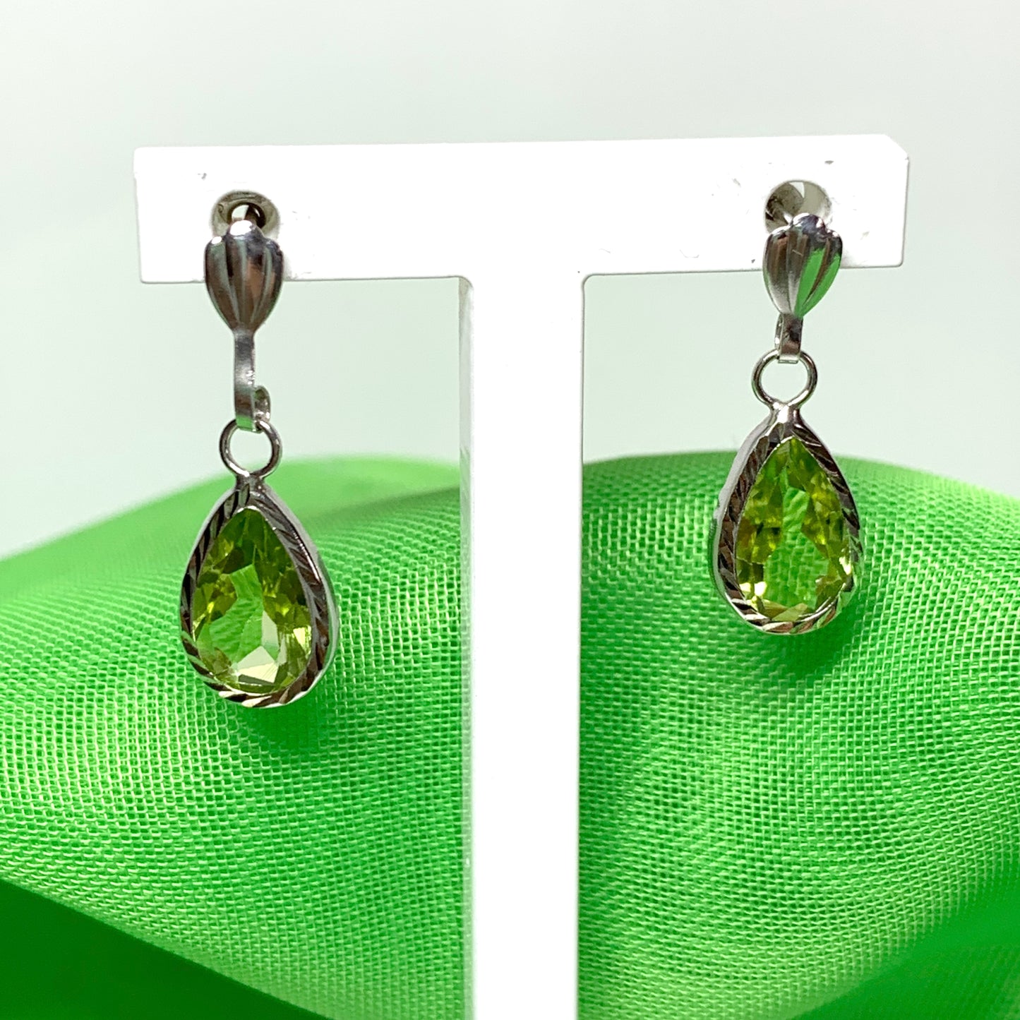 Peridot yellow gold necklace