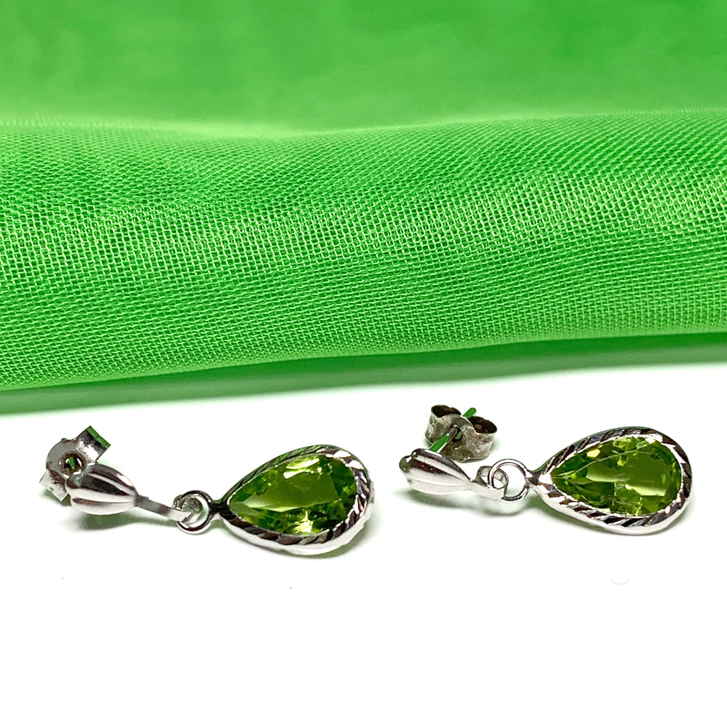 Peridot yellow gold necklace