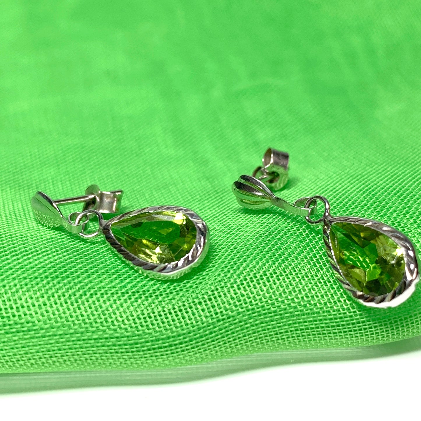 Peridot yellow gold necklace