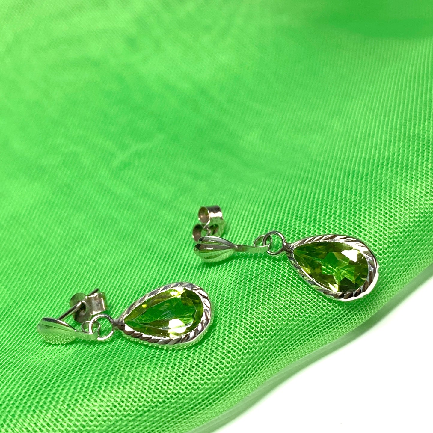 Peridot yellow gold necklace