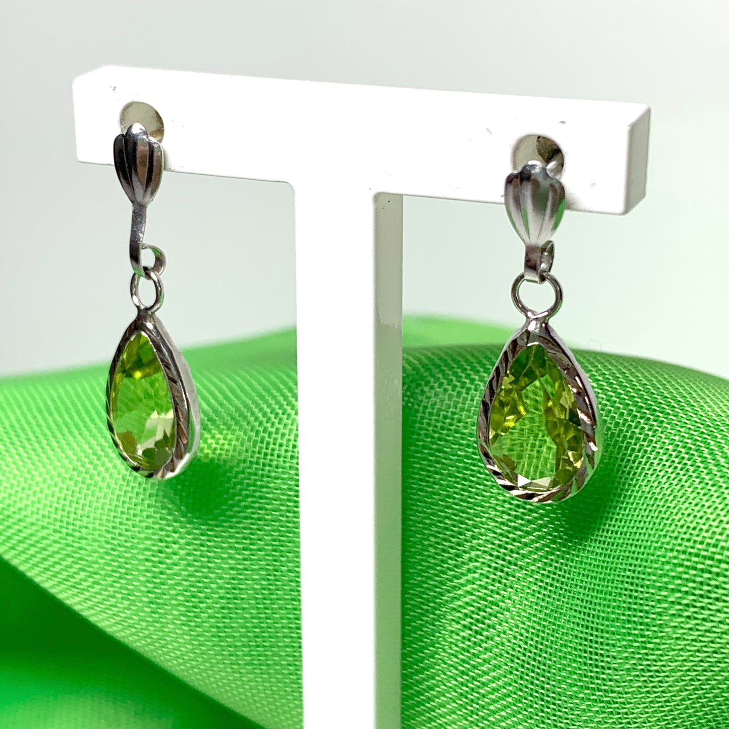 Peridot yellow gold necklace