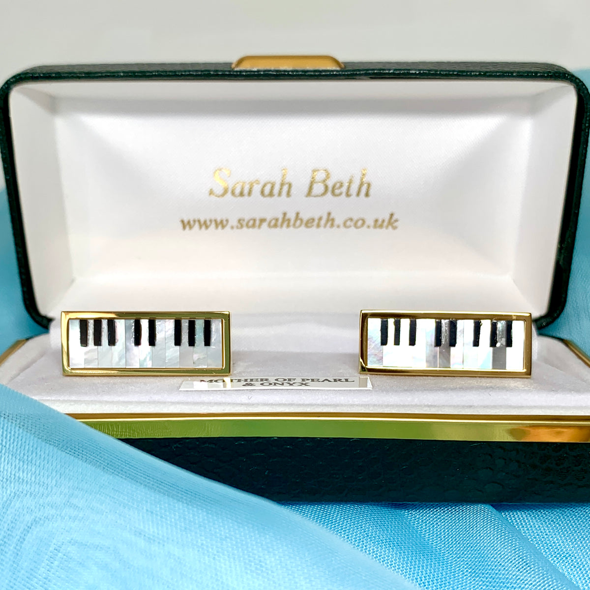 Piano cufflinks with white mother of pearl and black onyx keys gold plated.