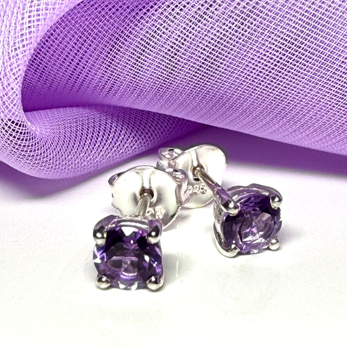 Purple real amethyst sterling silver round cut pair of stud earrings
