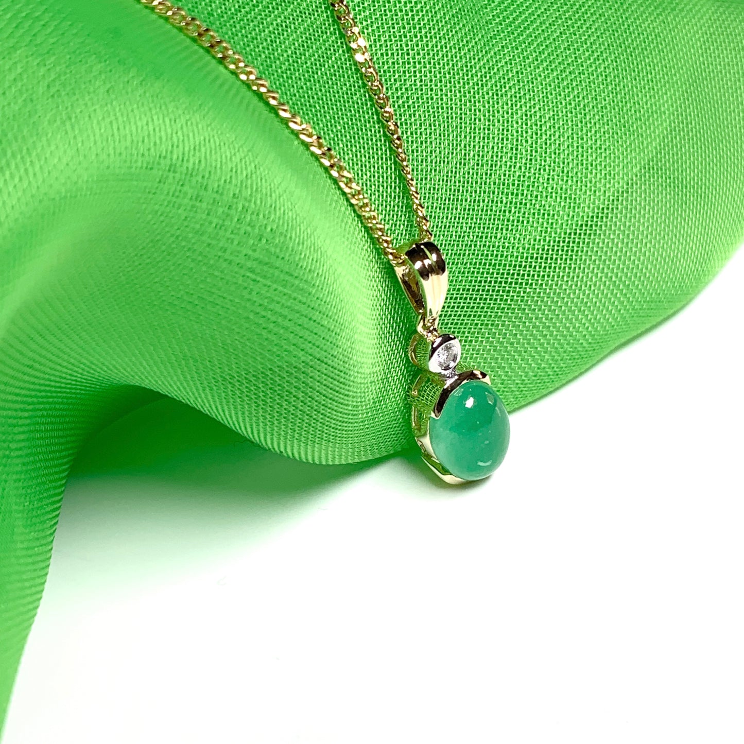 Real green jade and diamond yellow gold necklace