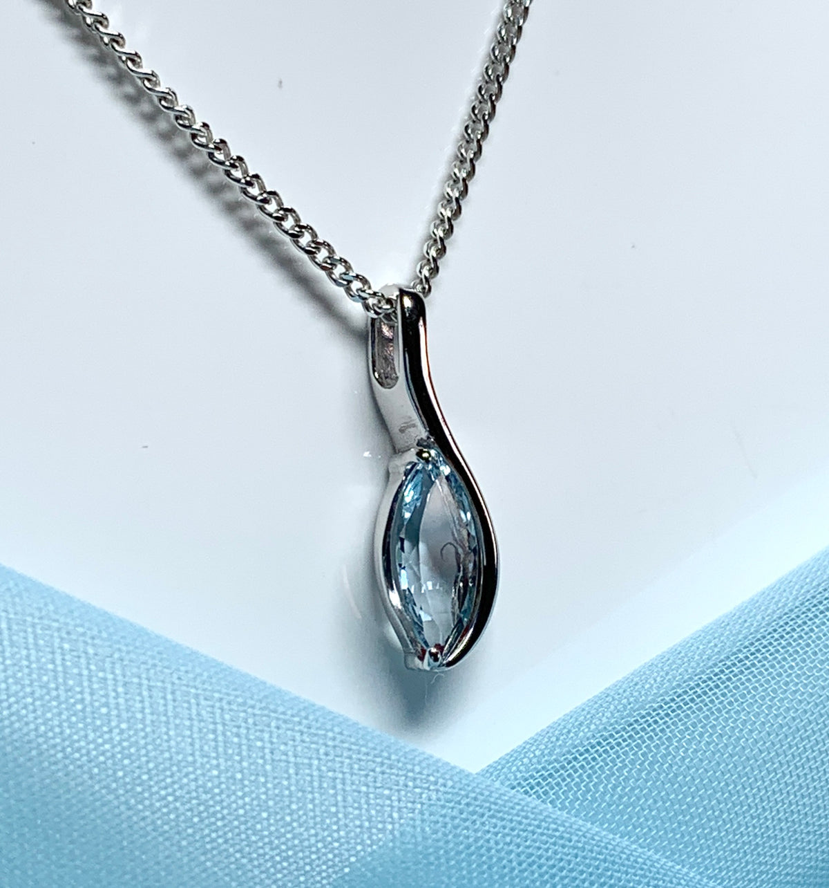 Real aquamarine white gold necklace pendant marquise shaped