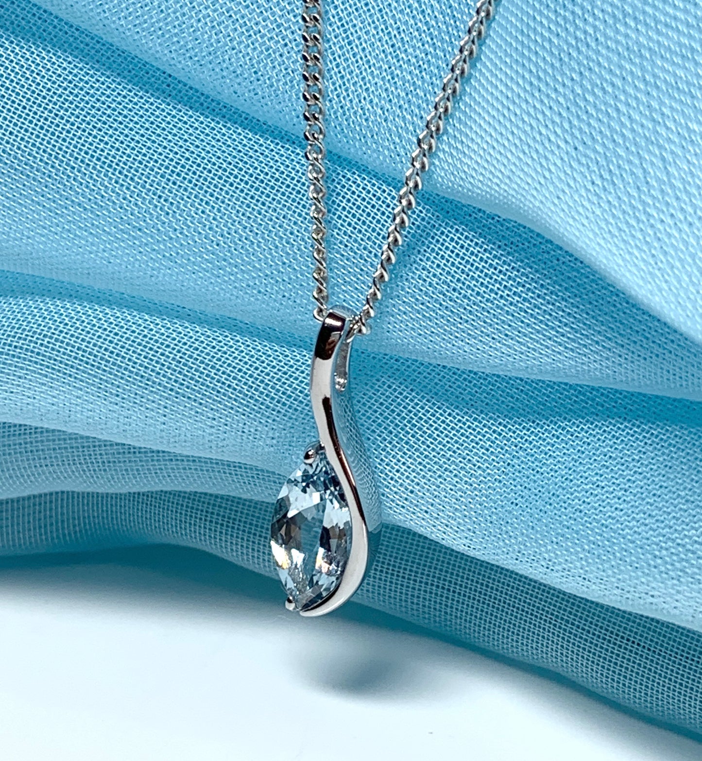 Real aquamarine white gold necklace pendant marquise shaped