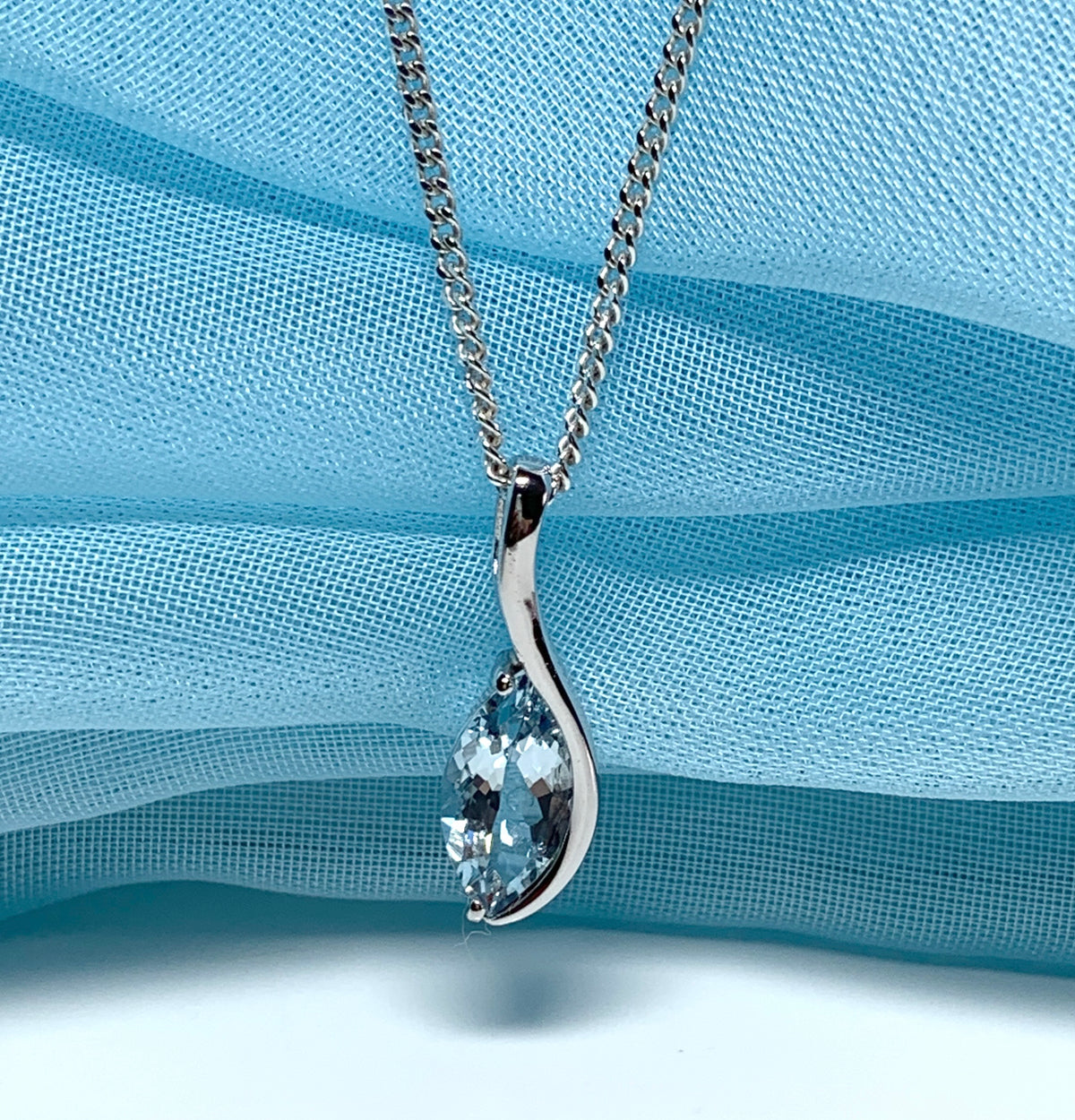 Real aquamarine white gold necklace pendant marquise shaped