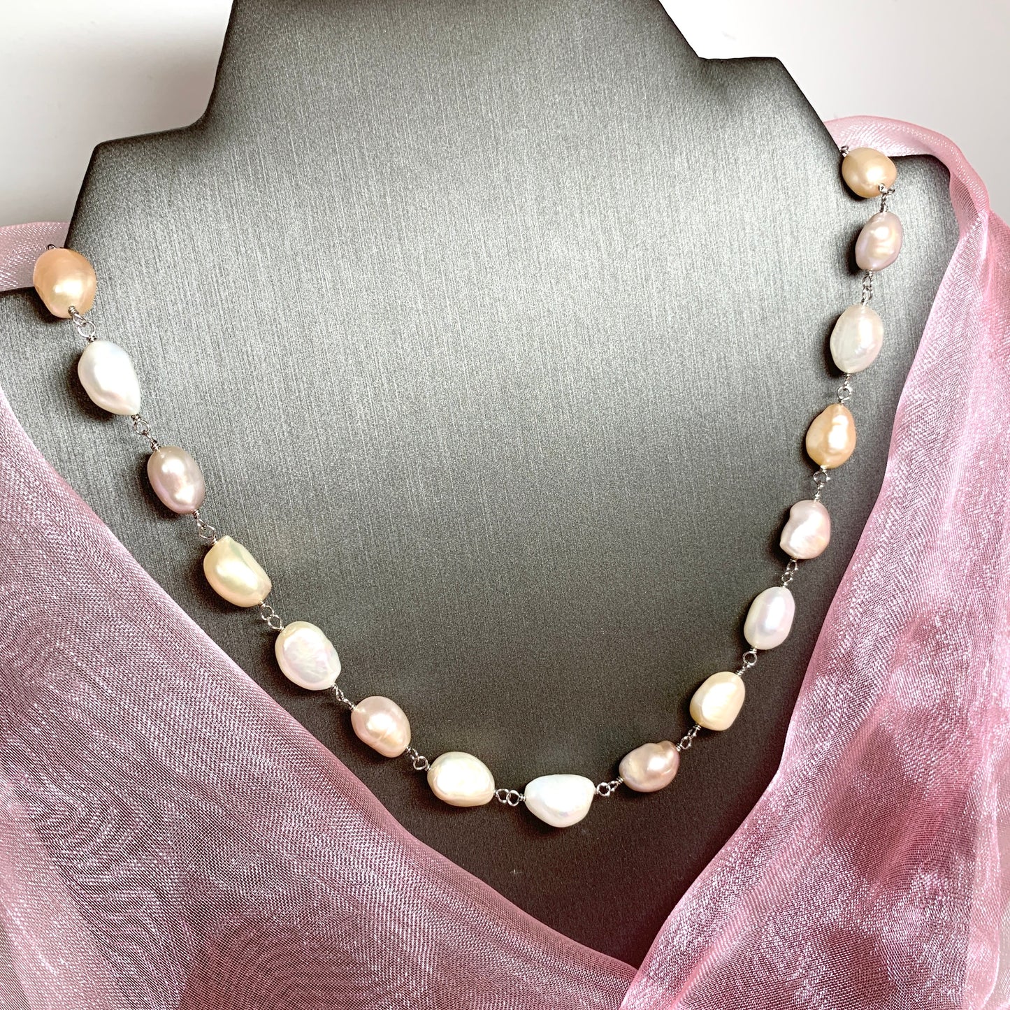Cultured freshwater pearl single row necklace pink and white