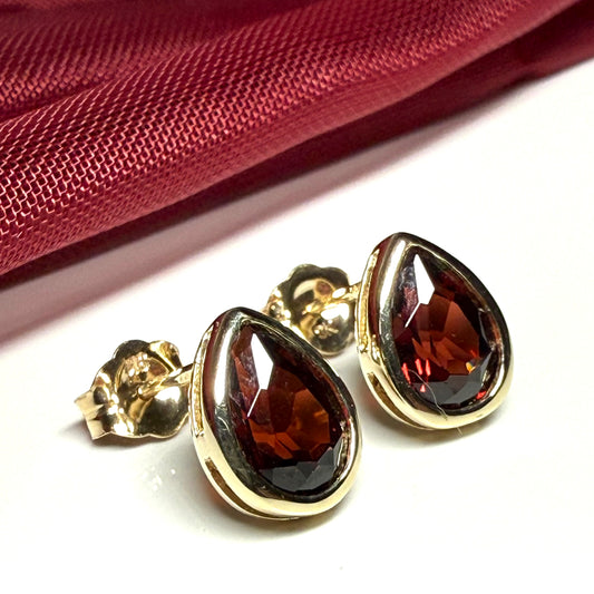 Real garnet stud earrings pear shaped yellow gold teardrop