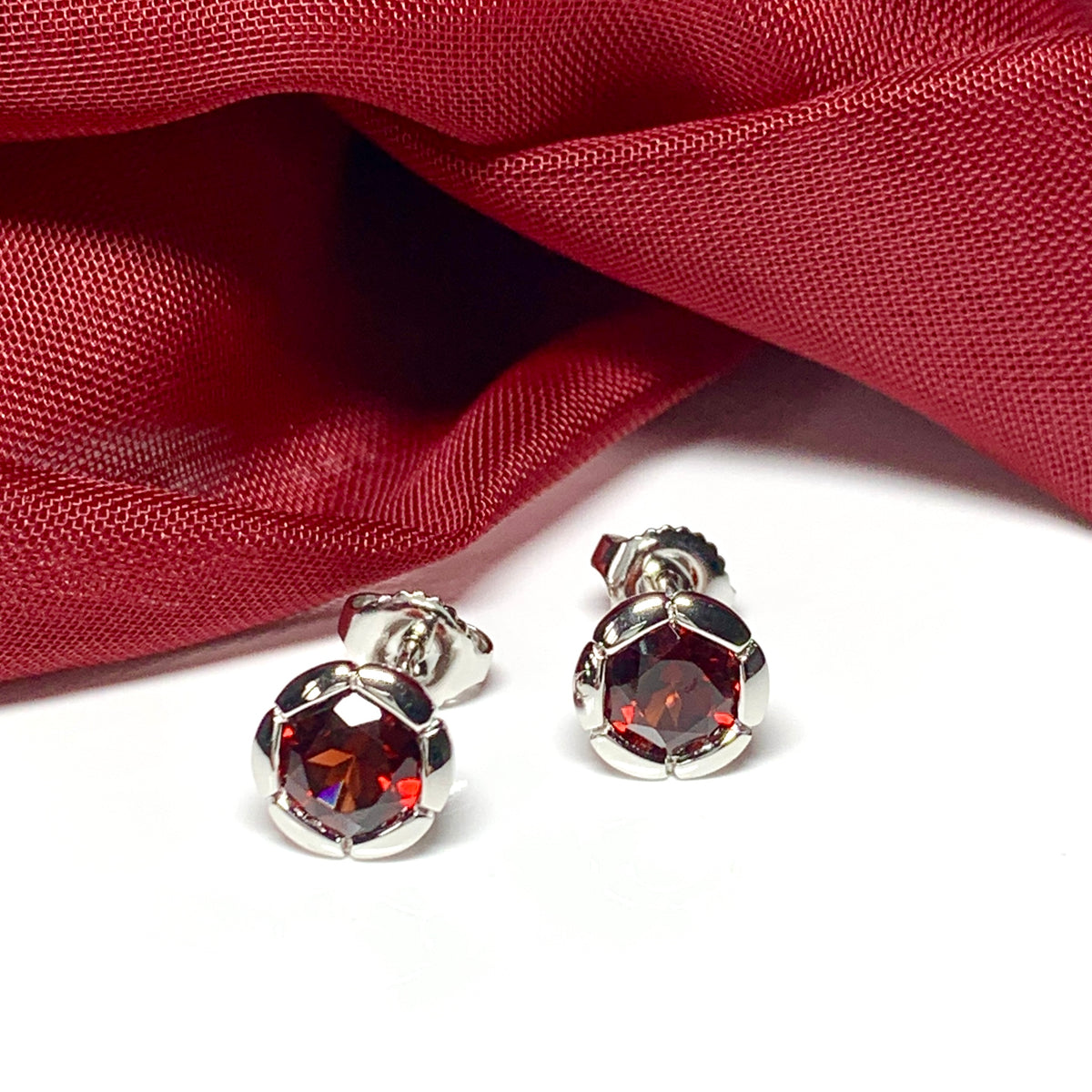 Real garnet stud earrings red fancy flower edged round