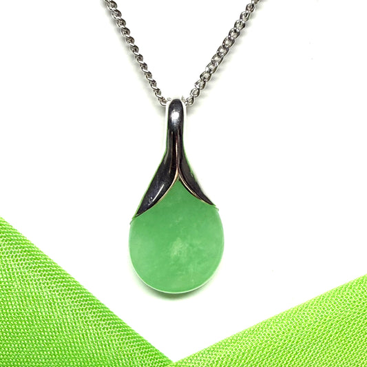 Real green jade pear shape or teardrop necklace pendant beautiful and stunning