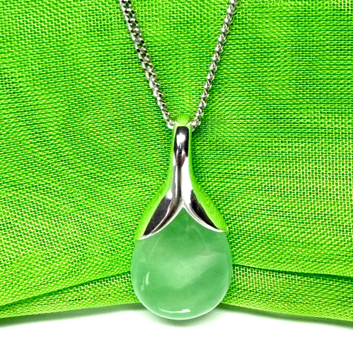 Real green jade tear drop dotted sterling silver pear shaped pendant including solid curb chain