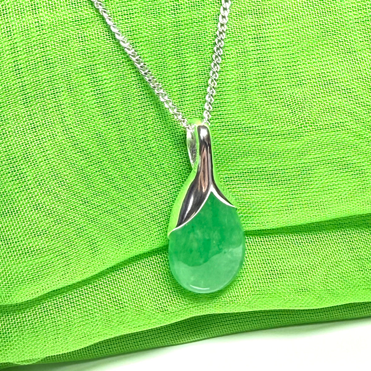 Real green jade tear drop sterling silver pear or teardrop shape pendant to it