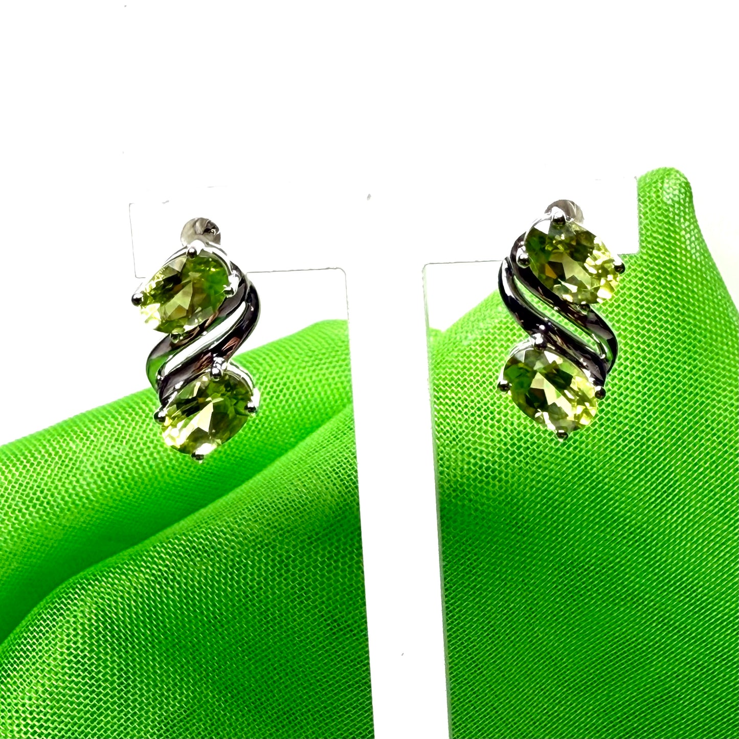 Real green peridot stud dropped earrings fancy double swirl oval stones