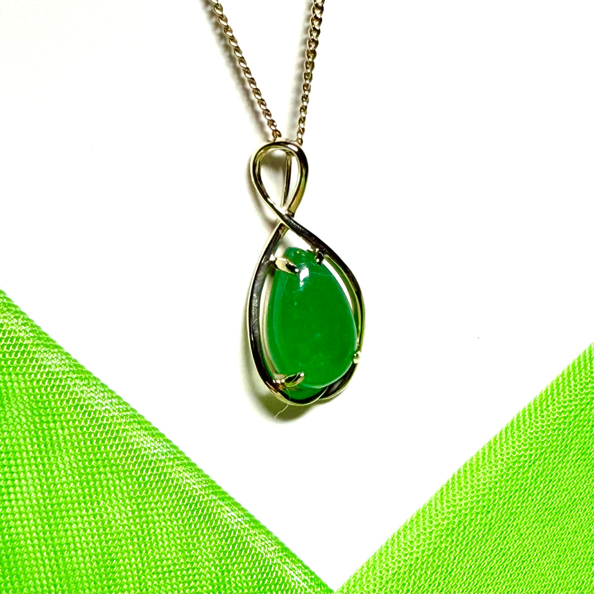 Real jade necklace green pear teardrop shaped pendant yellow gold